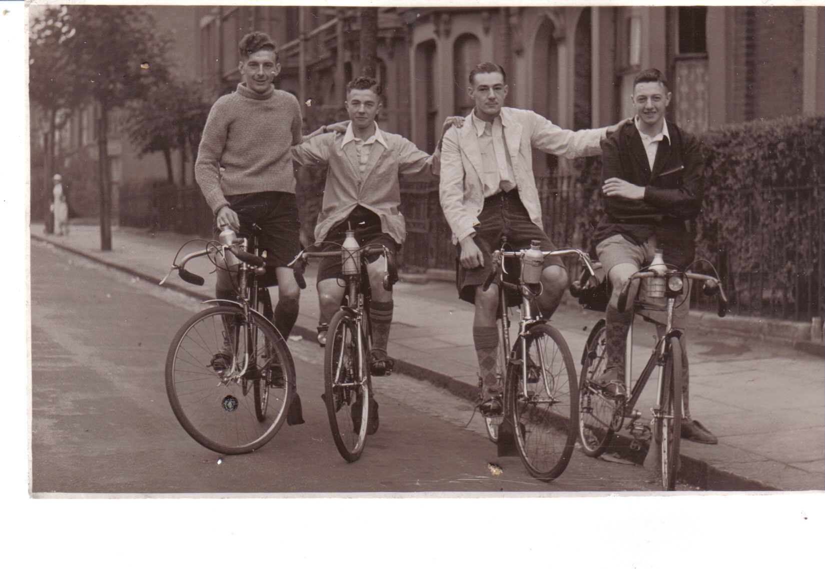 2-Huntingford-cyclists