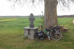 8215 26-4 roadside shrine