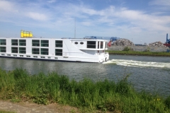 8316 30-4 river boat