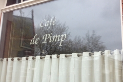 8422 4-5 Cafe de Pimp