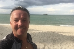 4954 31-12-18 Brian on the beach