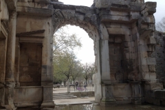 7687 26-3 ruined arch