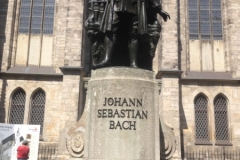 0004 1-8 statue Bach