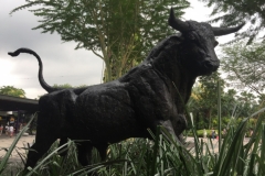 4101 27-11-18 Bull statue