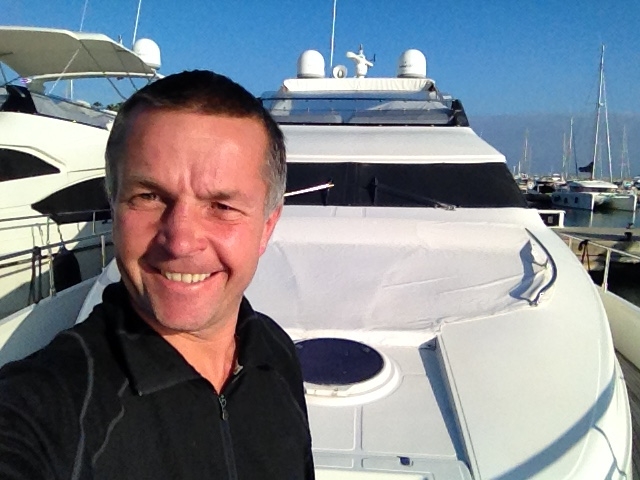 4084 11-12 Luxury yacht