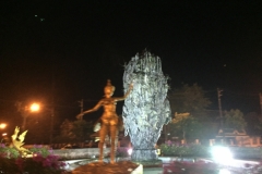 7243 24-3-19 statue