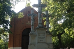 0371 23-8 crucifxion statues