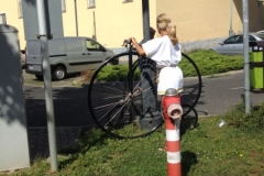 0422 25-8 blonde and bike