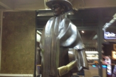 0580 2-9 indoor statue