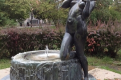 0587 3-9 statue