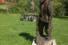 0695 6-9 Statue