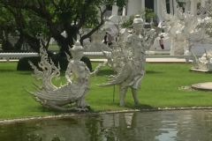 0162  15-8-19 statues