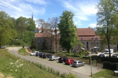 8305 30-4 parked cars
