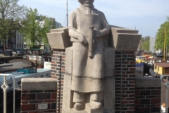 8488 7-5 statue