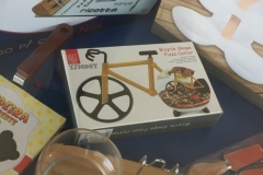 1642  27-12 Pizza cutter