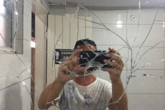 1731  31-12 Broken mirror