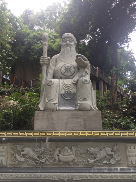 4695 -25-12-18  statue