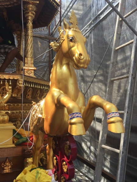 4722 -26-12-18  Carousel horse
