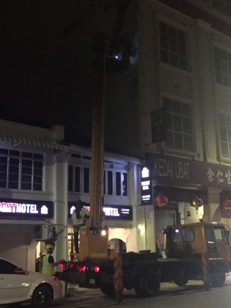 4742 -27-12-18  cherrypicker