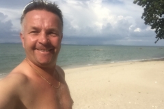 4950 31-12-18 Brian on the beach