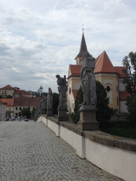 0252 16-8  statues