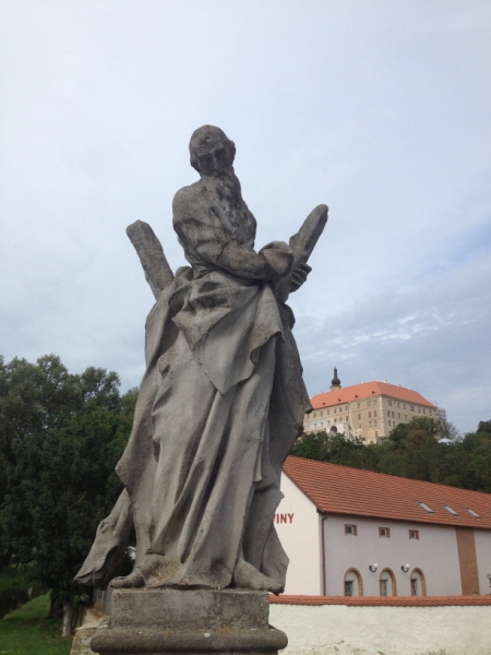 0253 16-8  statues