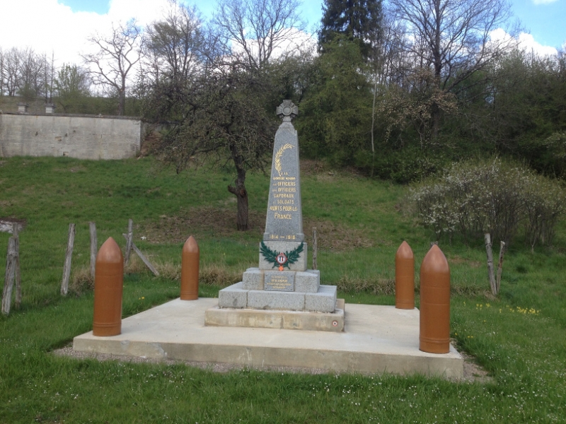 8035 18-4 WW1 War memorial