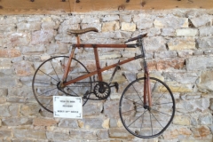 7812 12-4 Cycle statue