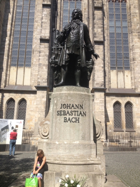 0004 1-8 statue Bach