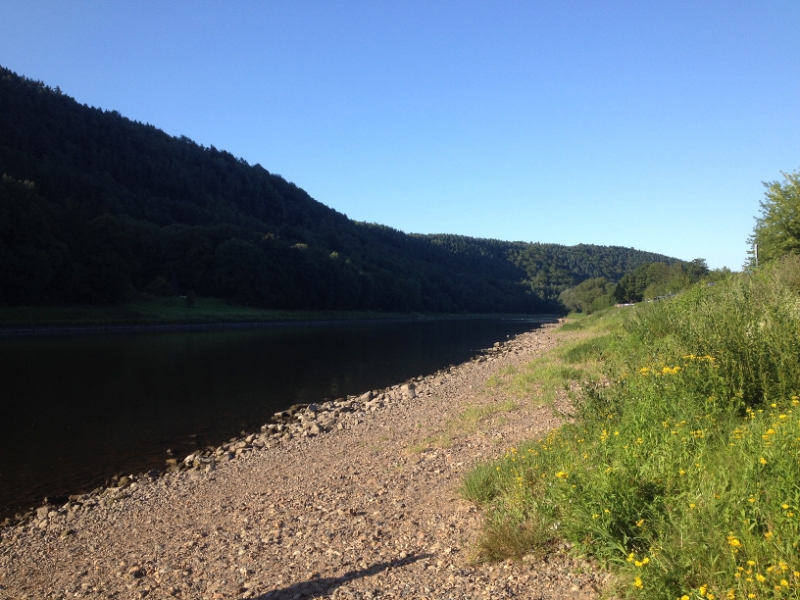 0072 7-8 river bank