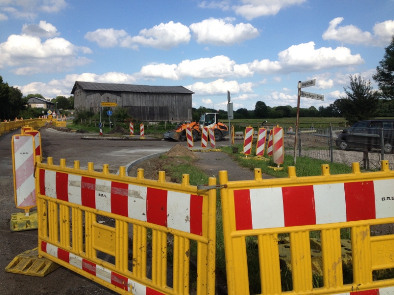 9593  6-7 roadworks