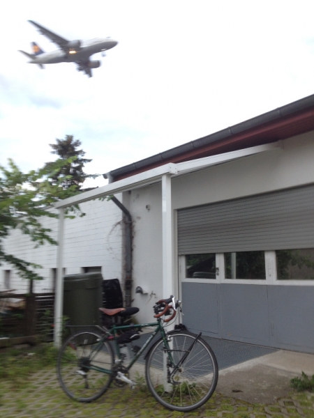 9719 13-7  bike at hostel by airport