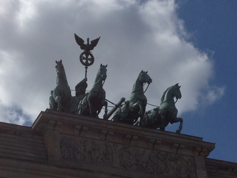 9759 17-7 Chariot statue
