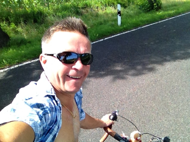 9793 19-7 Brian on shady road