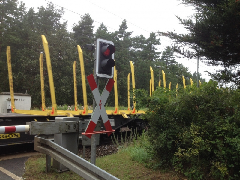 9823 22-7  level crossing