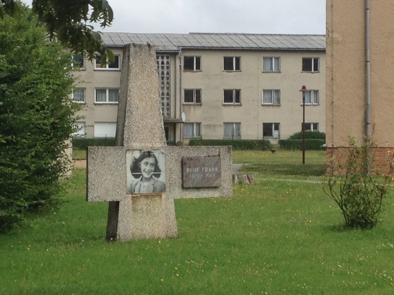 9829 22-7  Anne Frank memorial