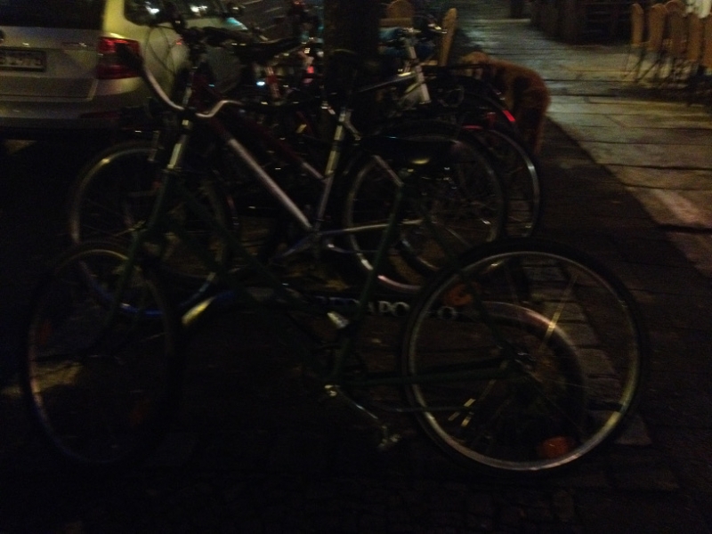 9910 26-7 night bike stand