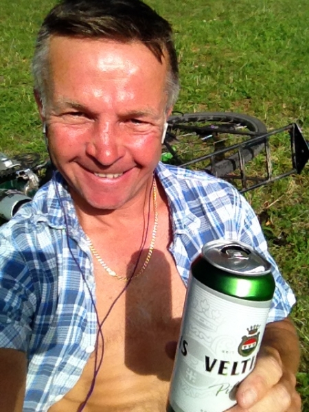 9931 27-7 Brian bike and beer