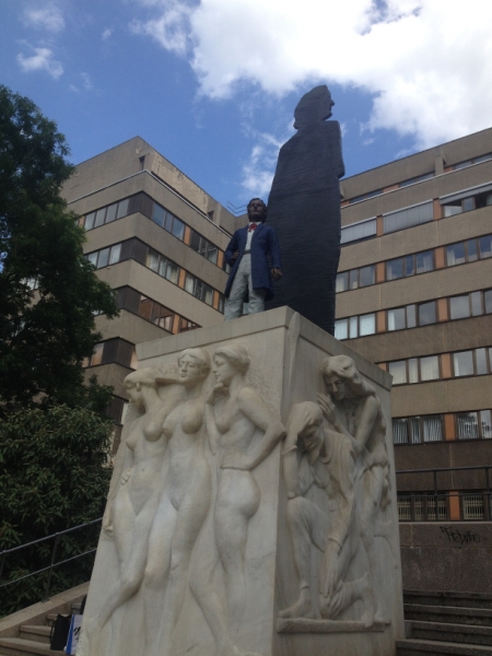 9996 31-7statue