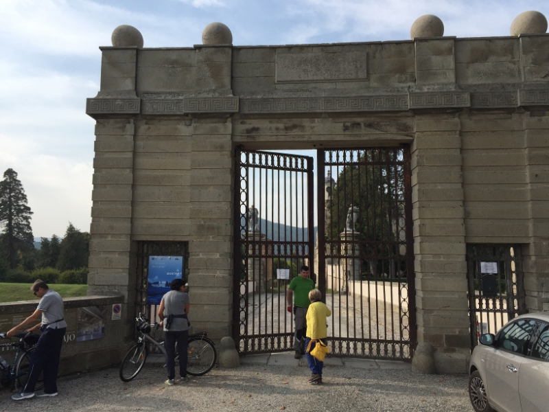 0107 4-10 Gate