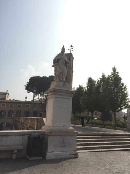 0127 6-10 Statue Saint Pope Celstine V