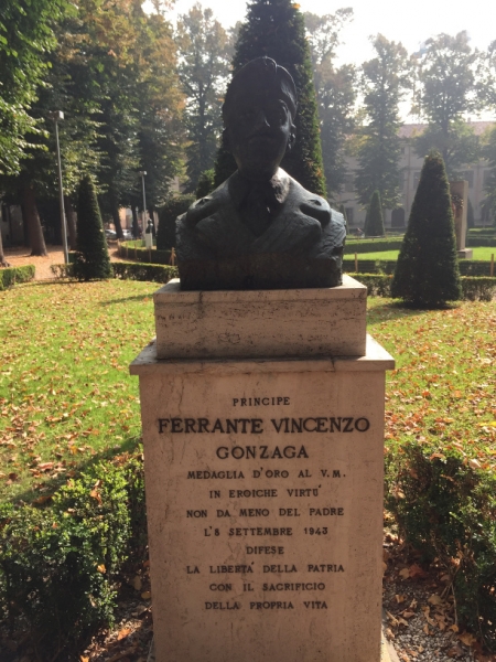 0138 6-10 Gonzaga bust