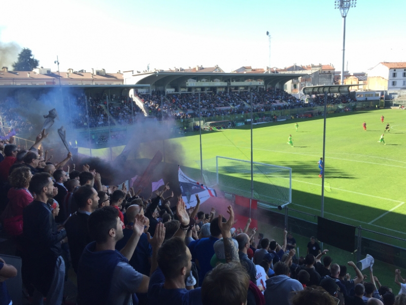 0203 8-10 Football