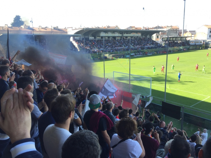 0204 8-10 Football