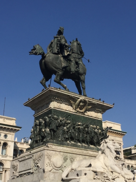 0248 10-10 Statue