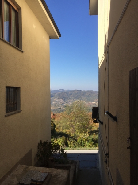 0307 14-10 View between houses