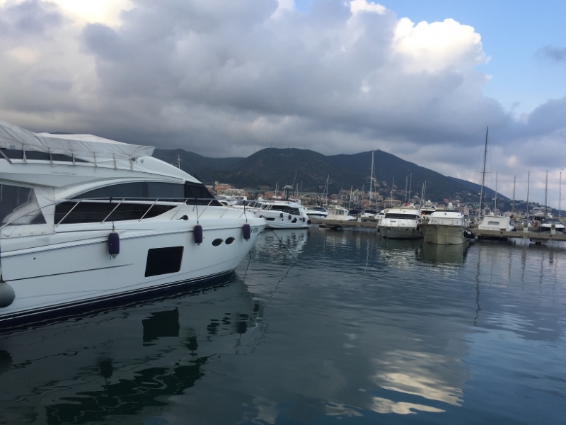 0384 18-10 Marina