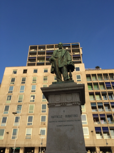 0409 19-10 Statue