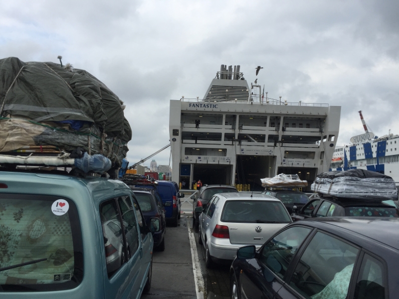 0434 21-10 Ferry queue