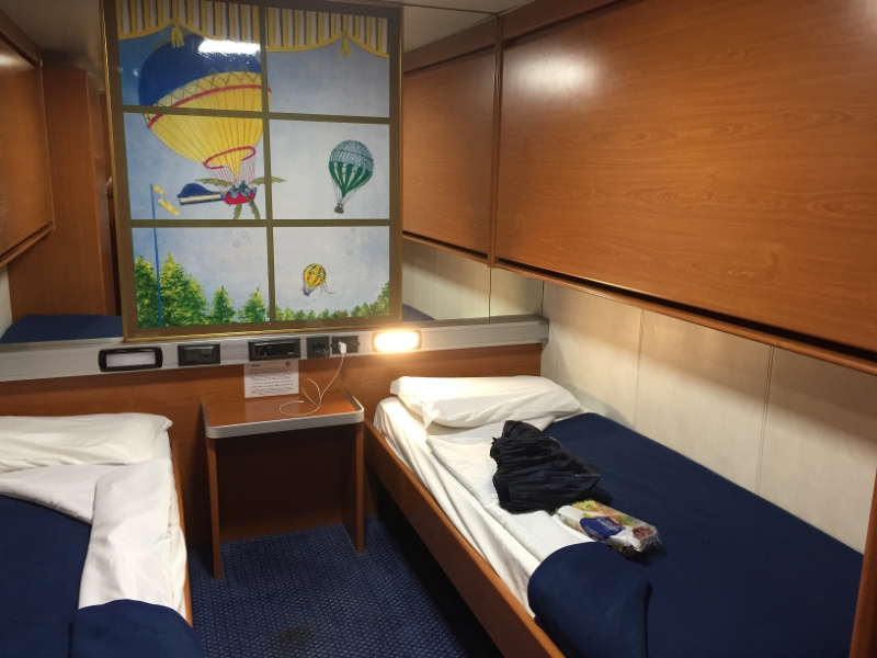 0435 21-10 Ferry cabin